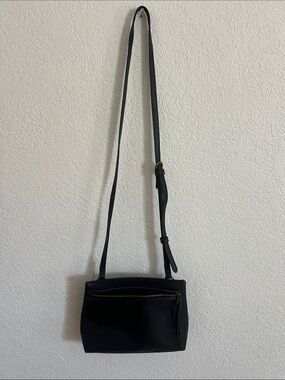 Universal Black Crossbody
